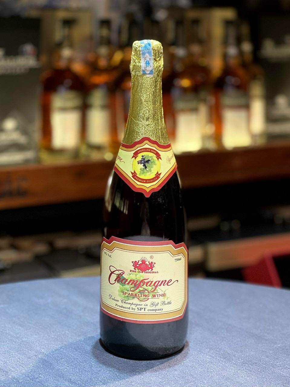 CHAMPAGNE SPARKLING WINE