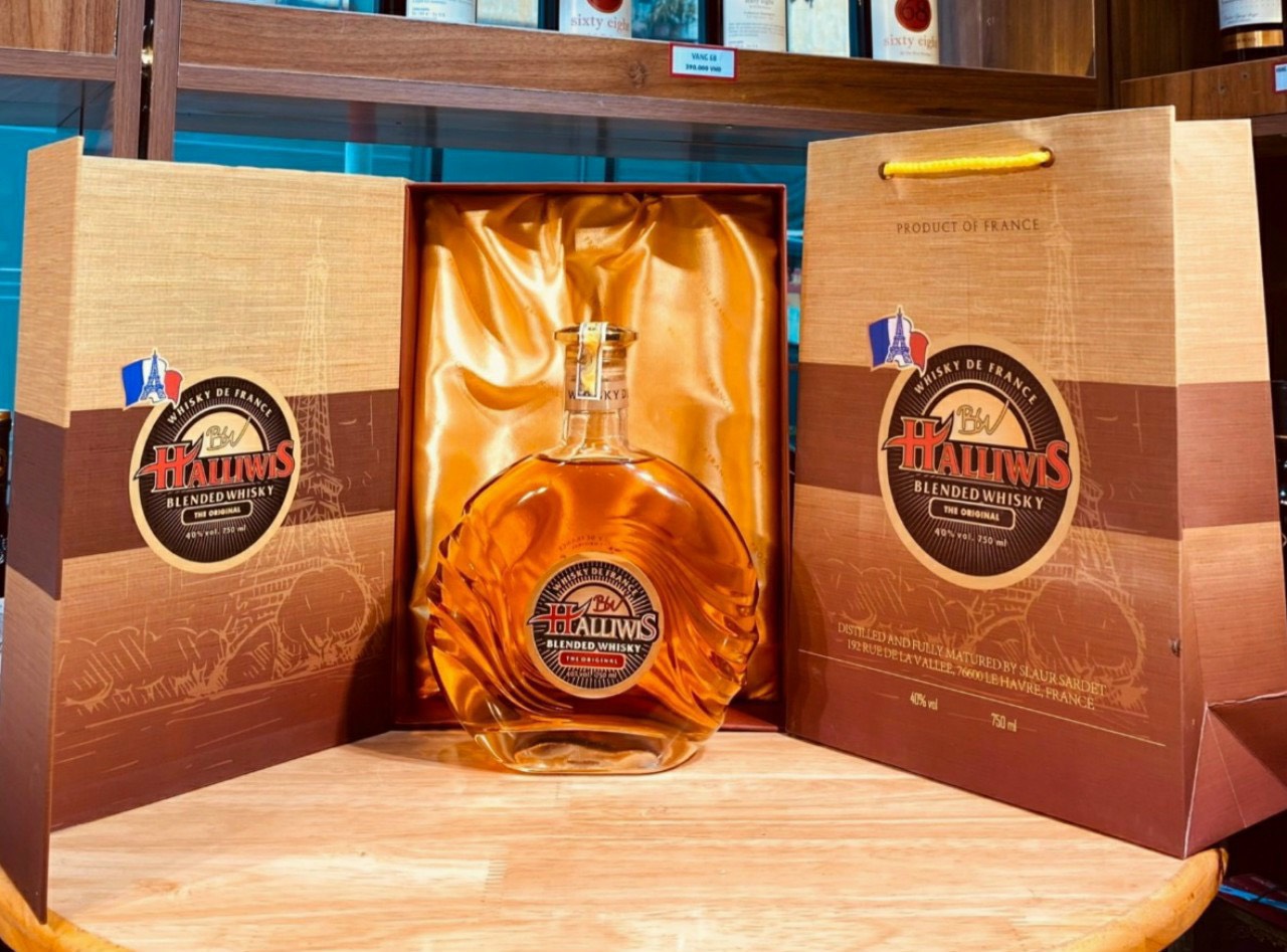  HALLIWIS BLENDED WHISKY