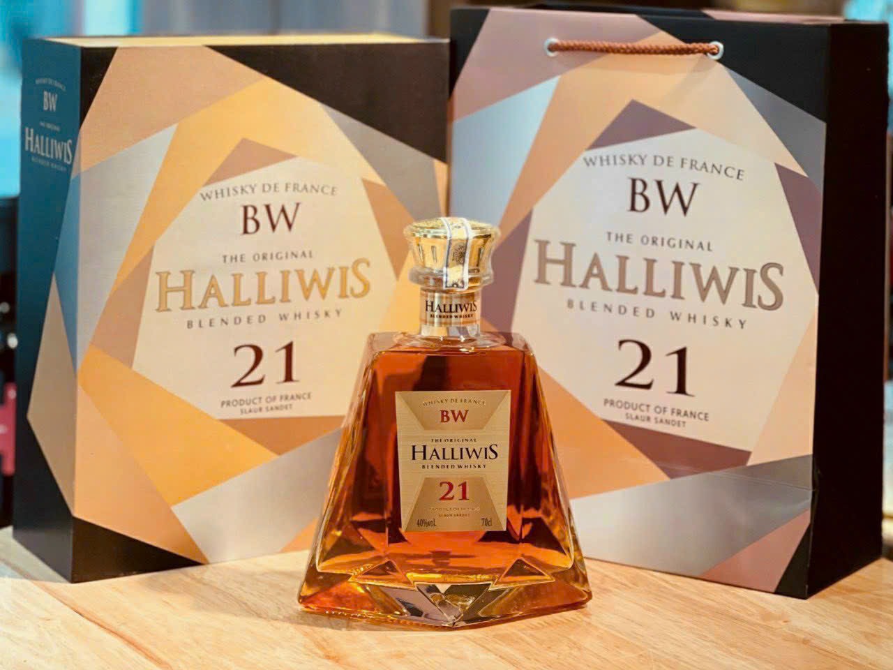 HALLIWIS BLENDED WHISKY 21