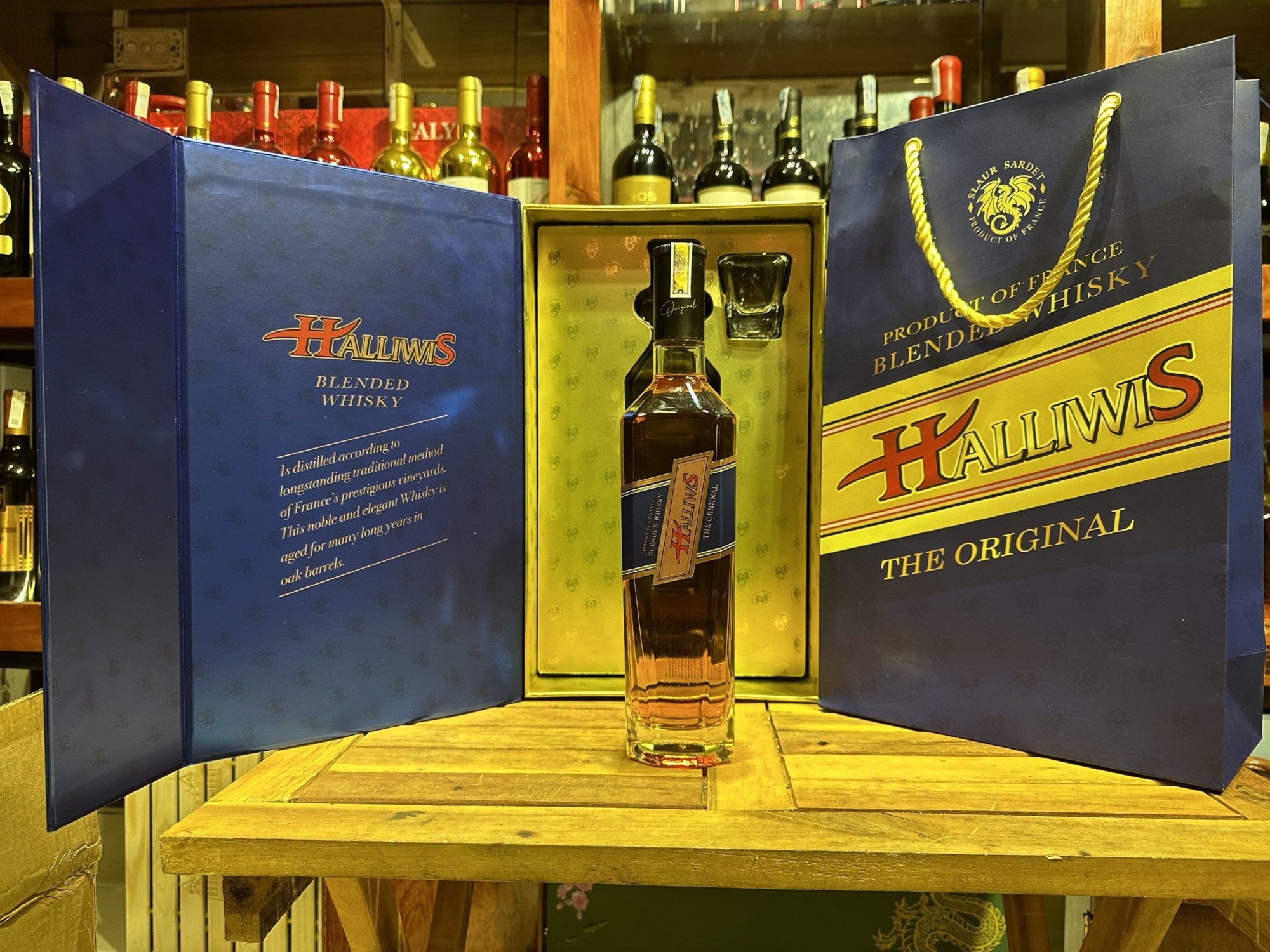 HALLIWIS BLENDED WHISKY THE ORIGINAL