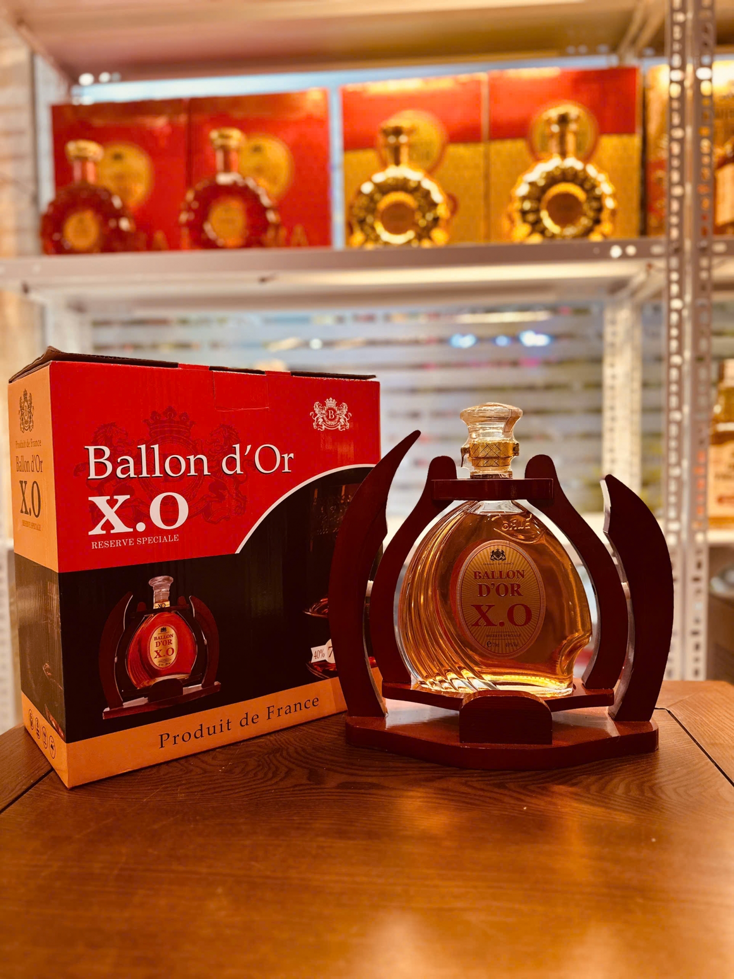 BALLON D'OR X.O (có kệ)